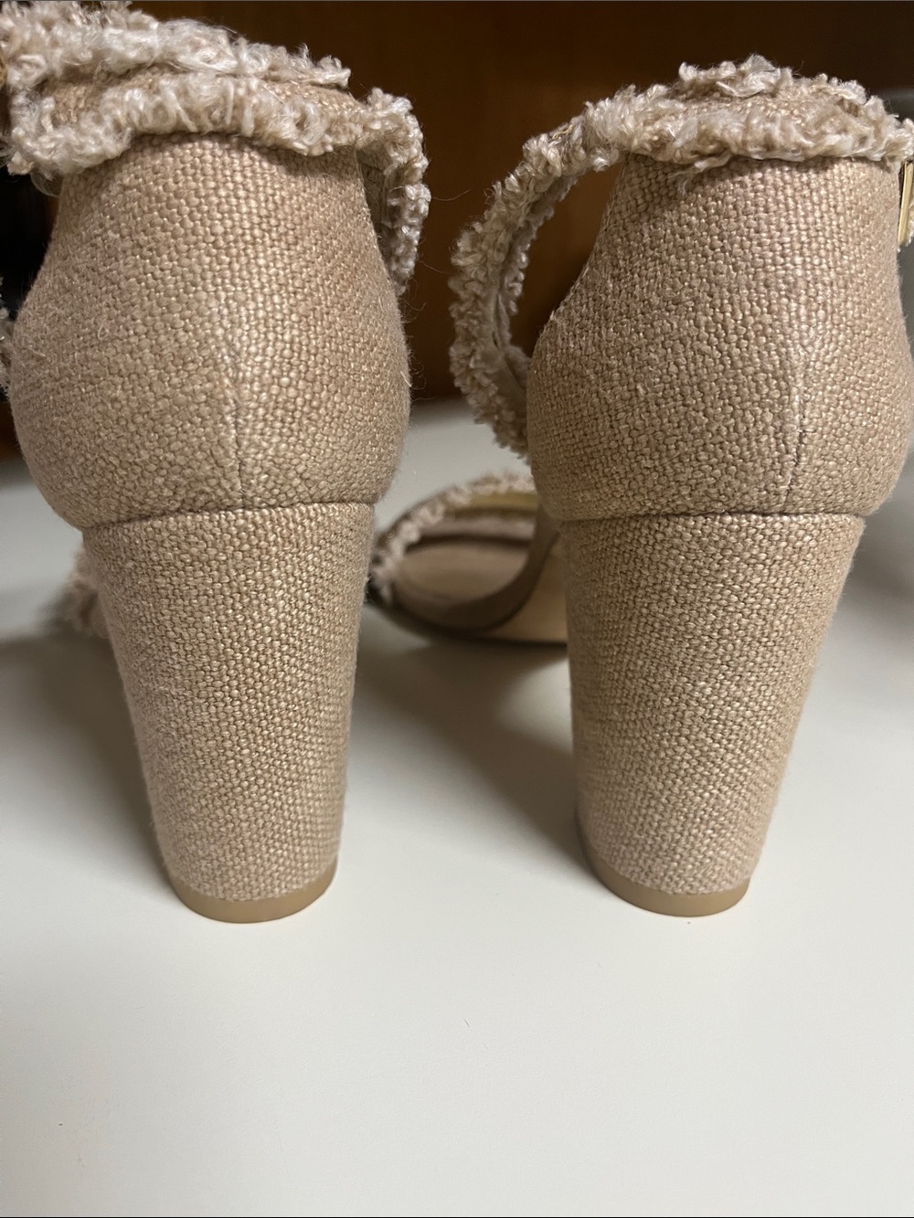 Stuart Weitzman frayed canvas sandals. Size 8-1/2 M - Picture 3 of 11
